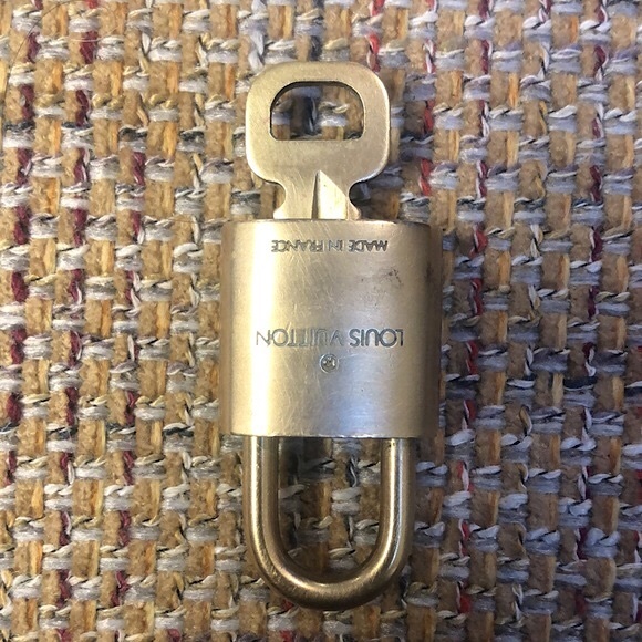 Louis Vuitton LV Gold Pqdlock Lock & Key 310 - Picture 11 of 13